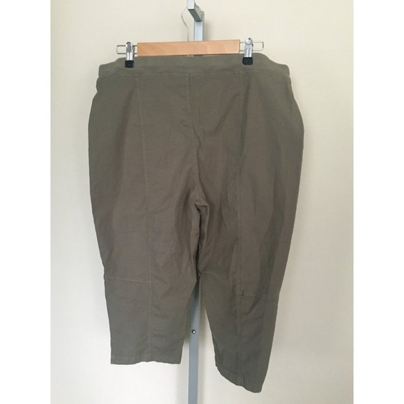 Chicos Zenergy Capri Pants Size 3P Olive Green Flat Front Summer Casual Clothing - Picture 3 of 4